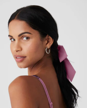 ALO YOGA LOVE KNOTS TIE SCRUNCHIE SOFT MULBERRY