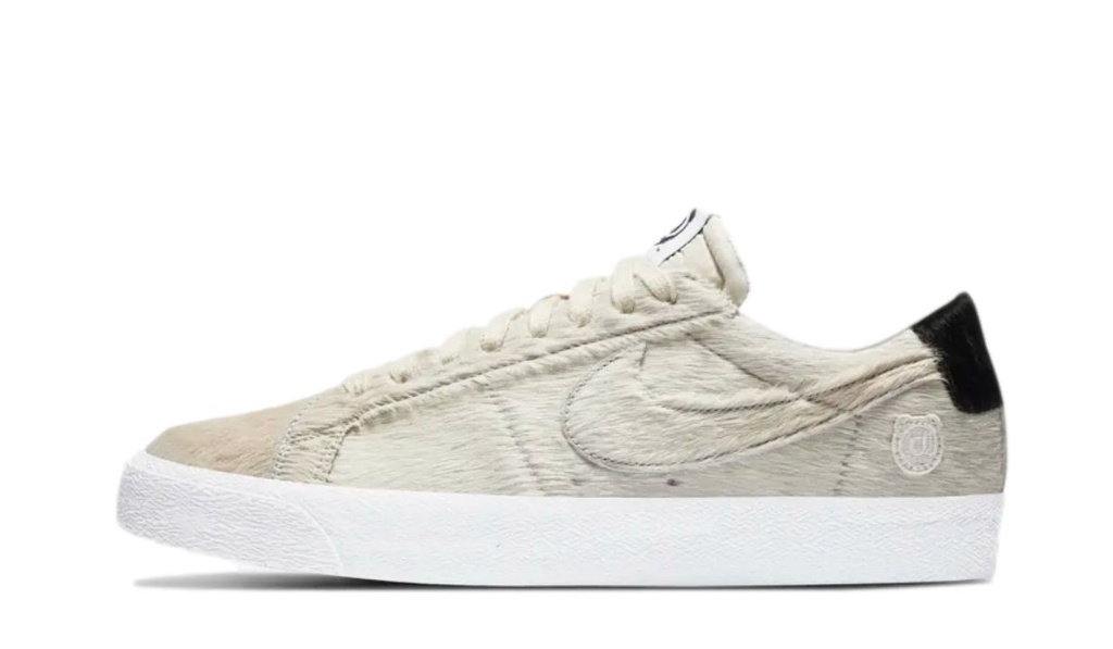 NIKE BLAZER LOW BEARBRICK