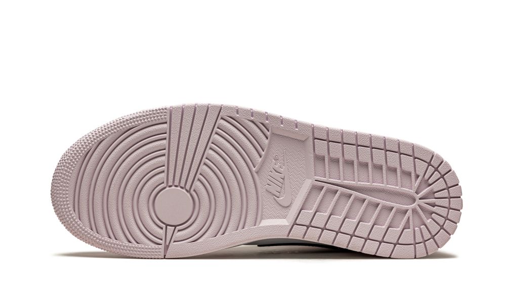 NIKE AIR JORDAN 1 MID BARELY ROSE