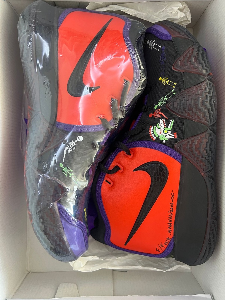 NIKE KYRIE 4 FRIENDS & FAMILY DÍA DE MUERTOS FIRMADO POR EL NAHUAL 2/50 EN EL MUNDOI