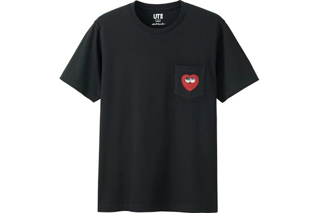 KAWS T-SHIRT BLACK CORAZON ROJO